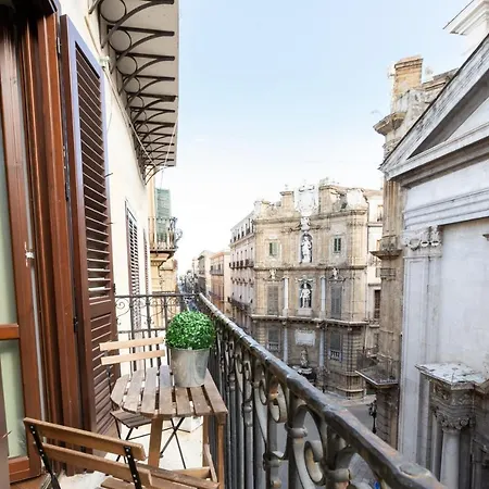 Quattro Canti Charming Flat