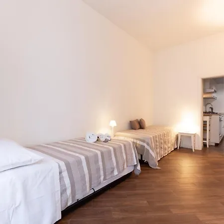 Guesthost - Quattro Canti Charming Flat Apartment
