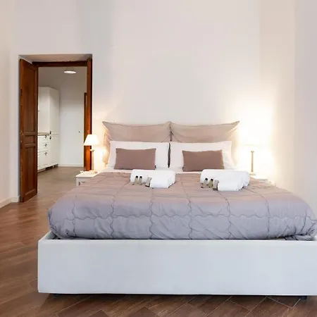 Guesthost - Quattro Canti Charming Flat Palermo