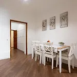 Guesthost - Quattro Canti Charming Flat Διαμέρισμα *
